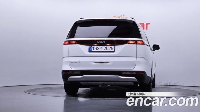 Kia Canival 2023 — photo 4