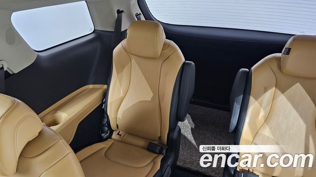 Kia Canival 2023 — photo 36