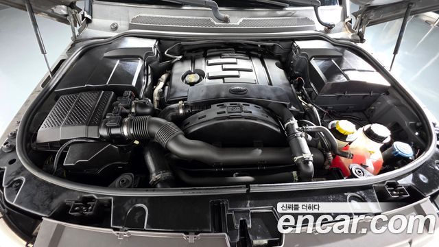 Land Rover Discovery 2011 — photo 6