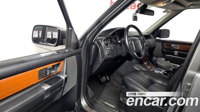 Land Rover Discovery 2011 — photo 10