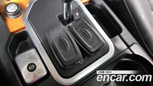Land Rover Discovery 2011 — photo 16