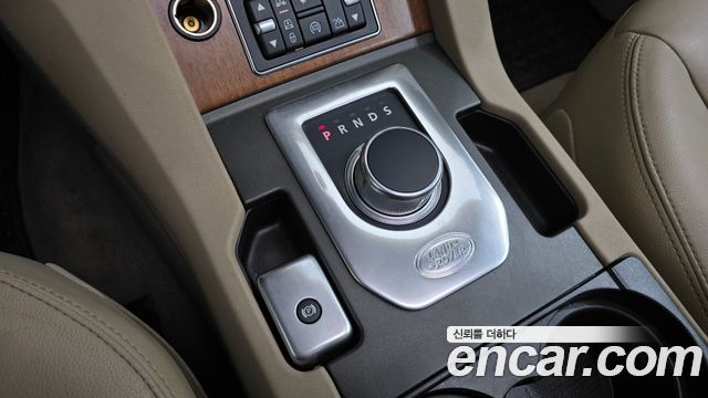 Land Rover Discovery 2016 — photo 9