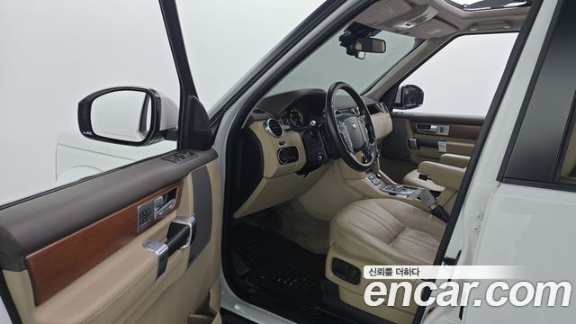 Land Rover Discovery 2016 — photo 10
