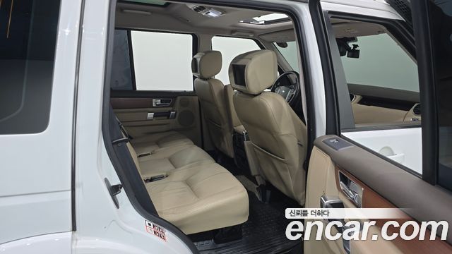 Land Rover Discovery 2016 — photo 11