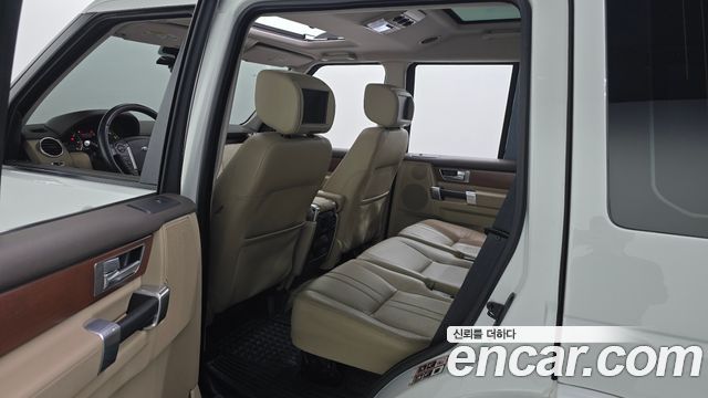 Land Rover Discovery 2016 — photo 12