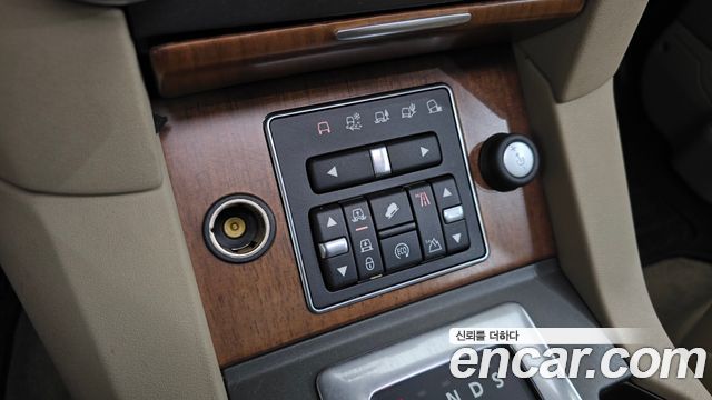 Land Rover Discovery 2016 — photo 14