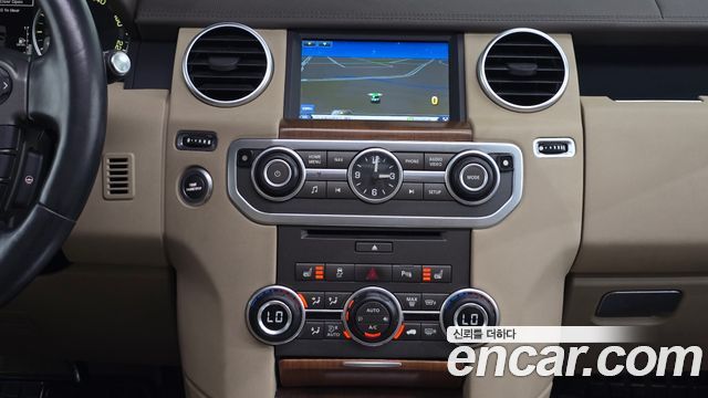 Land Rover Discovery 2016 — photo 15