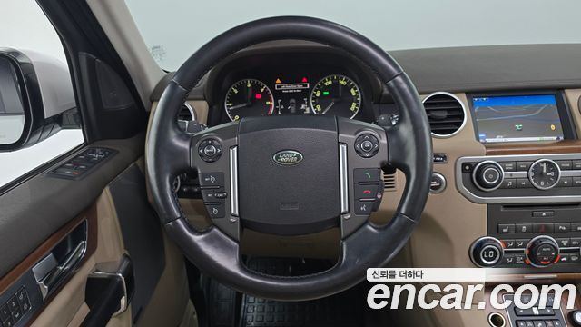 Land Rover Discovery 2016 — photo 16