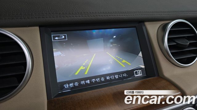 Land Rover Discovery 2016 — photo 17