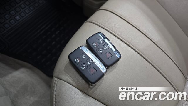 Land Rover Discovery 2016 — photo 18