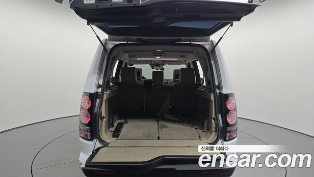 Land Rover Discovery 2016 — photo 20