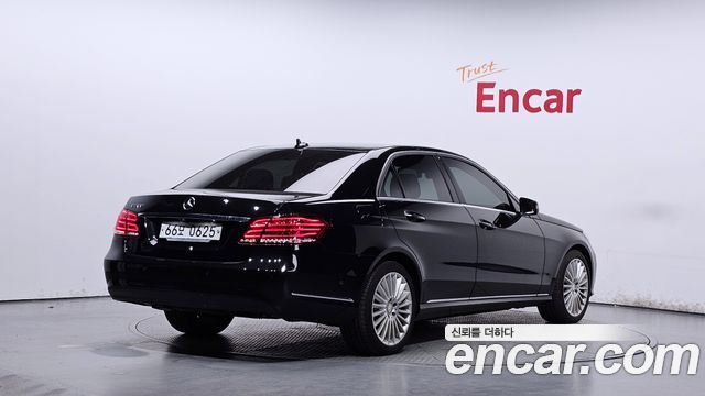 Mercedes-Benz E-Class 2016 — photo 2