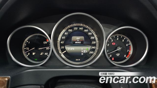 Mercedes-Benz E-Class 2016 — photo 8