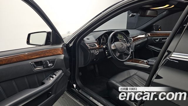 Mercedes-Benz E-Class 2016 — photo 10