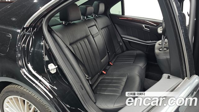 Mercedes-Benz E-Class 2016 — photo 11