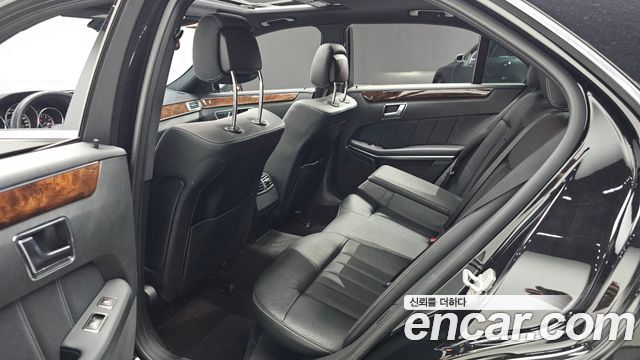Mercedes-Benz E-Class 2016 — photo 12