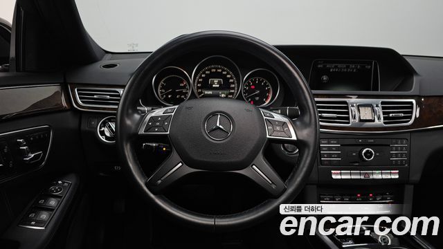 Mercedes-Benz E-Class 2016 — photo 14