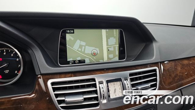 Mercedes-Benz E-Class 2016 — photo 15