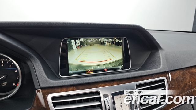 Mercedes-Benz E-Class 2016 — photo 16