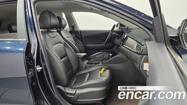 Kia Niro 2017 — photo 16