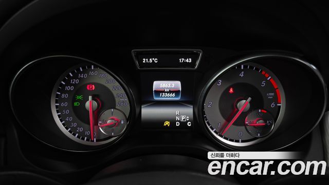 Mercedes-Benz GLA-Class 2016 — photo 8