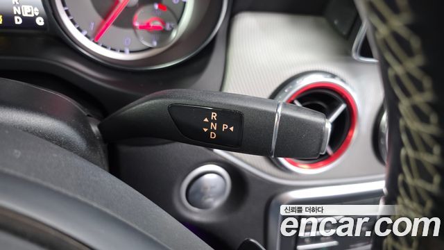 Mercedes-Benz GLA-Class 2016 — photo 9