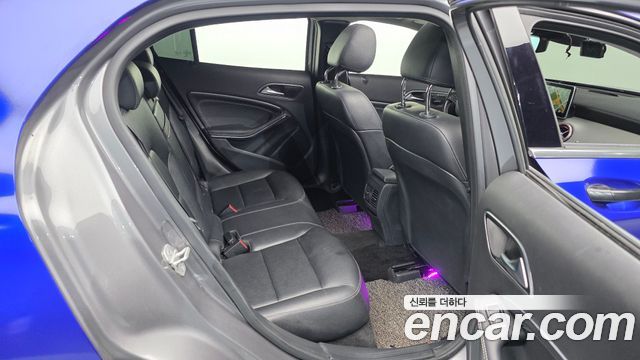Mercedes-Benz GLA-Class 2016 — photo 12