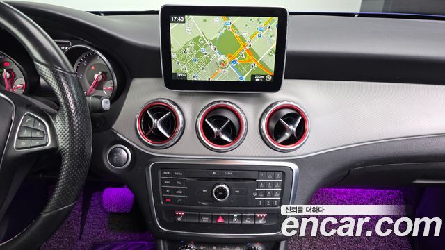 Mercedes-Benz GLA-Class 2016 — photo 14