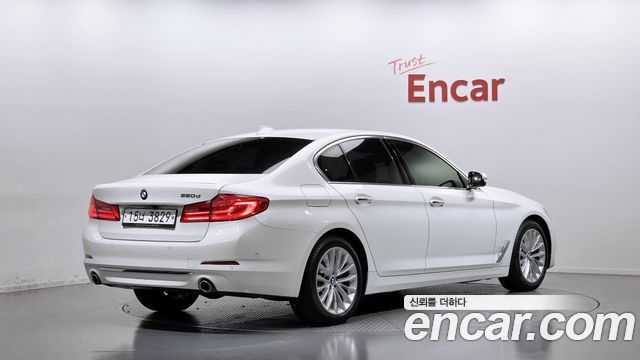 BMW 5-Series 2018 — photo 2