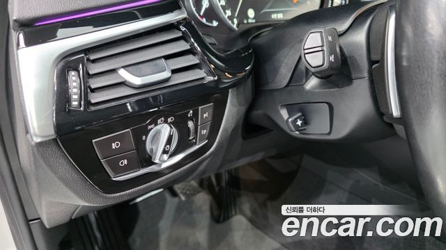 BMW 5-Series 2018 — photo 12