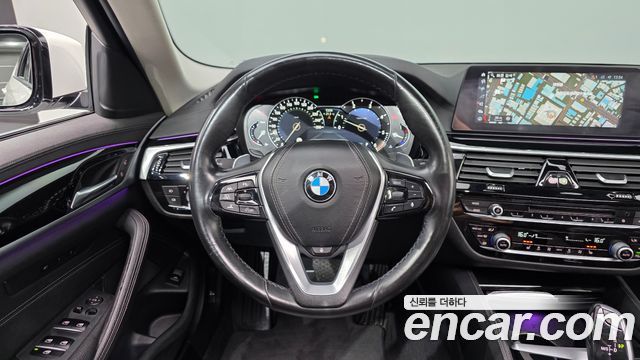 BMW 5-Series 2018 — photo 13