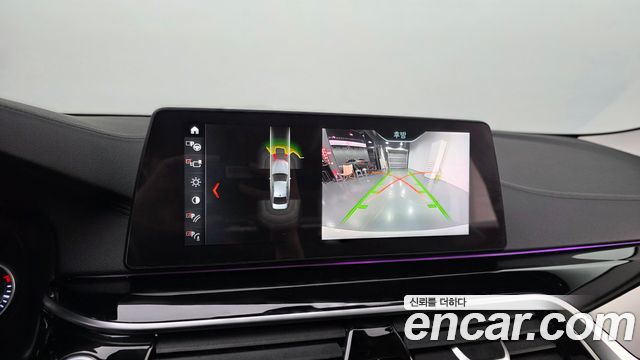 BMW 5-Series 2018 — photo 17