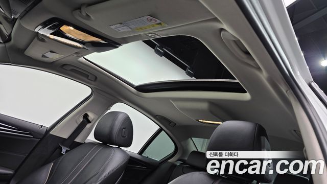 BMW 5-Series 2018 — photo 19