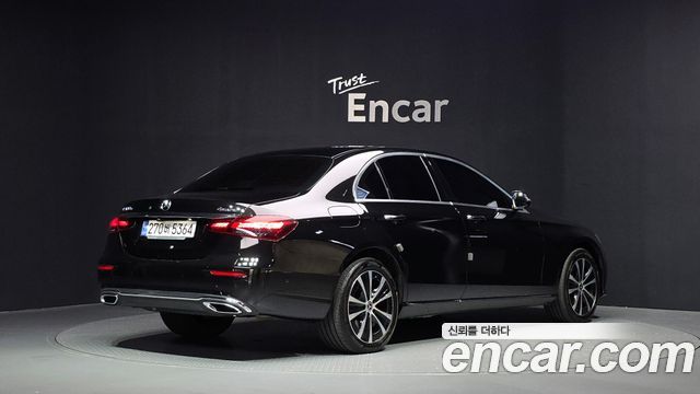 Mercedes-Benz E-Class 2022 — photo 2