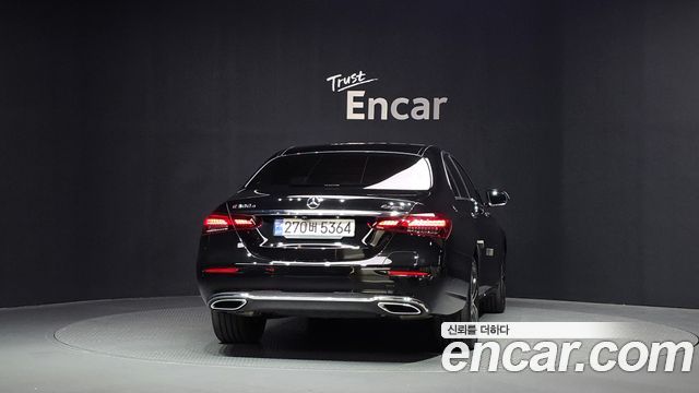 Mercedes-Benz E-Class 2022 — photo 4