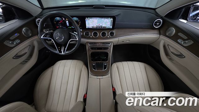 Mercedes-Benz E-Class 2022 — photo 10