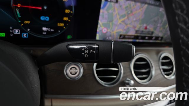 Mercedes-Benz E-Class 2022 — photo 12