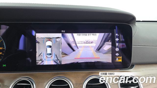 Mercedes-Benz E-Class 2022 — photo 21