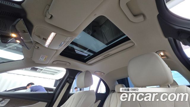 Mercedes-Benz E-Class 2022 — photo 24