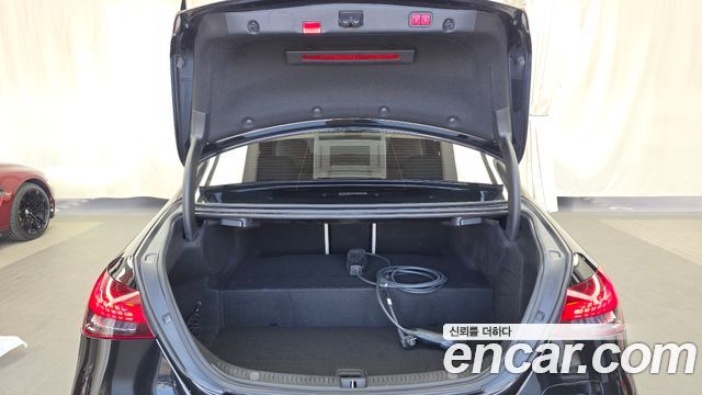 Mercedes-Benz E-Class 2022 — photo 26