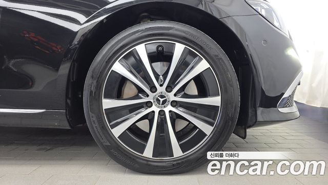 Mercedes-Benz E-Class 2022 — photo 7