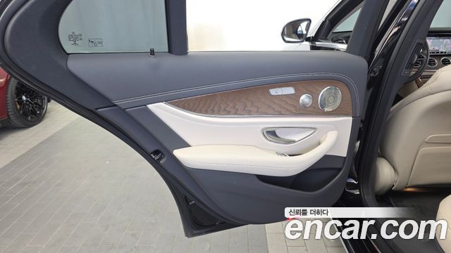 Mercedes-Benz E-Class 2022 — photo 15