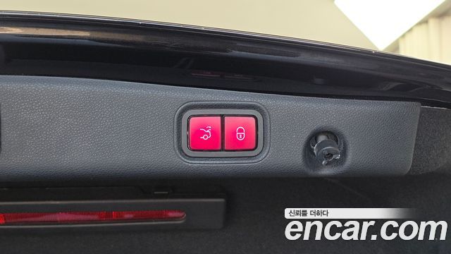 Mercedes-Benz E-Class 2022 — photo 31