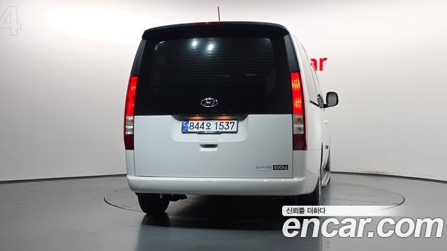 Hyundai Staria 2023 — photo 4