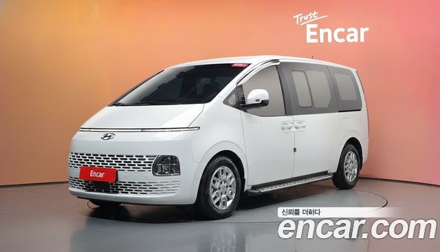 Hyundai Staria 2023 — photo 1