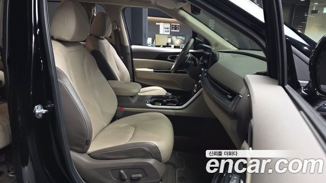 Kia Canival 2023 — photo 17
