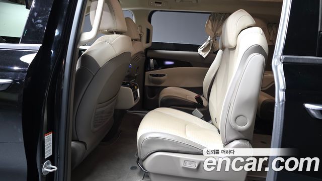 Kia Canival 2023 — photo 18