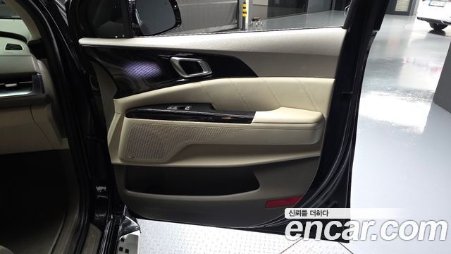 Kia Canival 2023 — photo 15