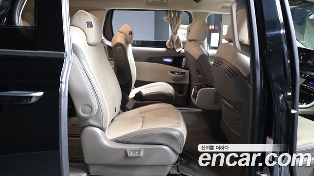 Kia Canival 2023 — photo 16