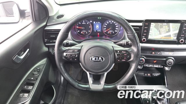 Kia Stonic 2018 — photo 12